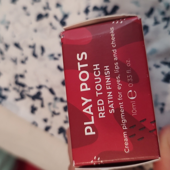 Red touch - Picture 3 of 5